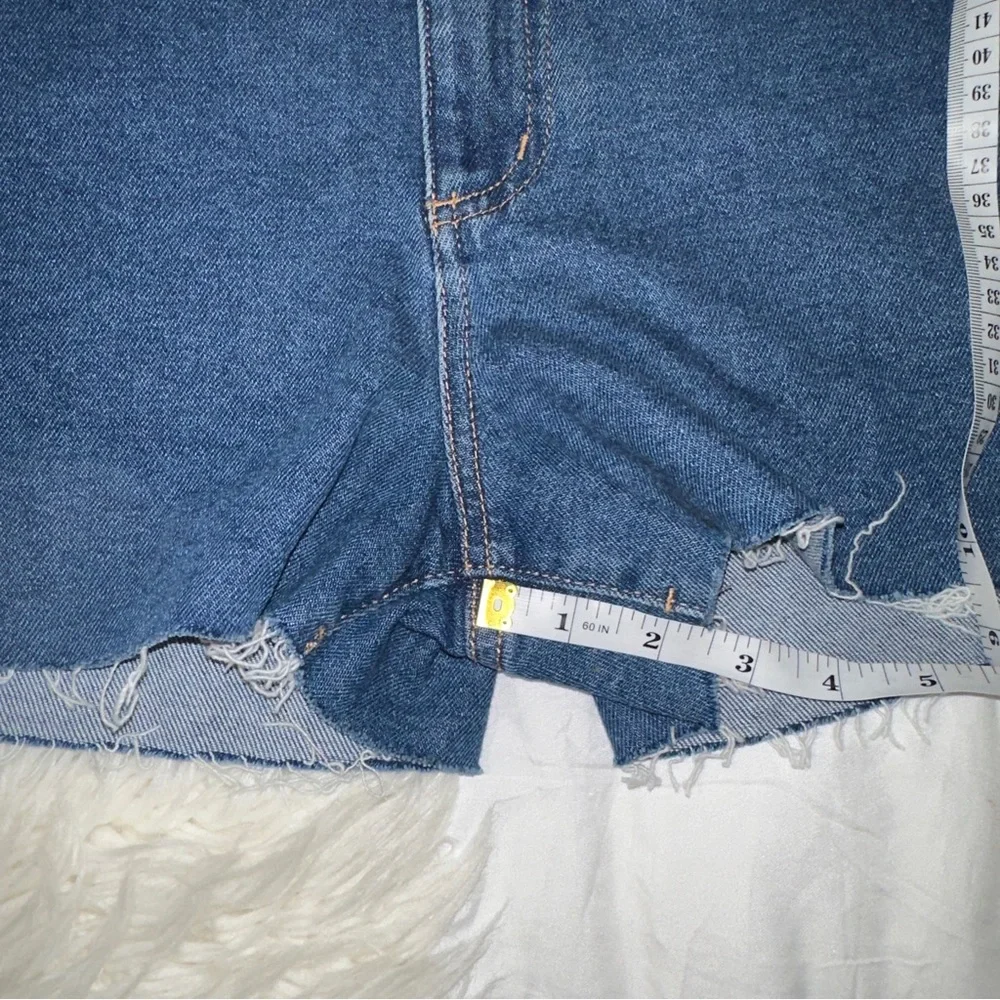 Wild Fable | NWOT High Rise Mom Jean Shorts Medium Wash Raw Frayed Hem Size 16
